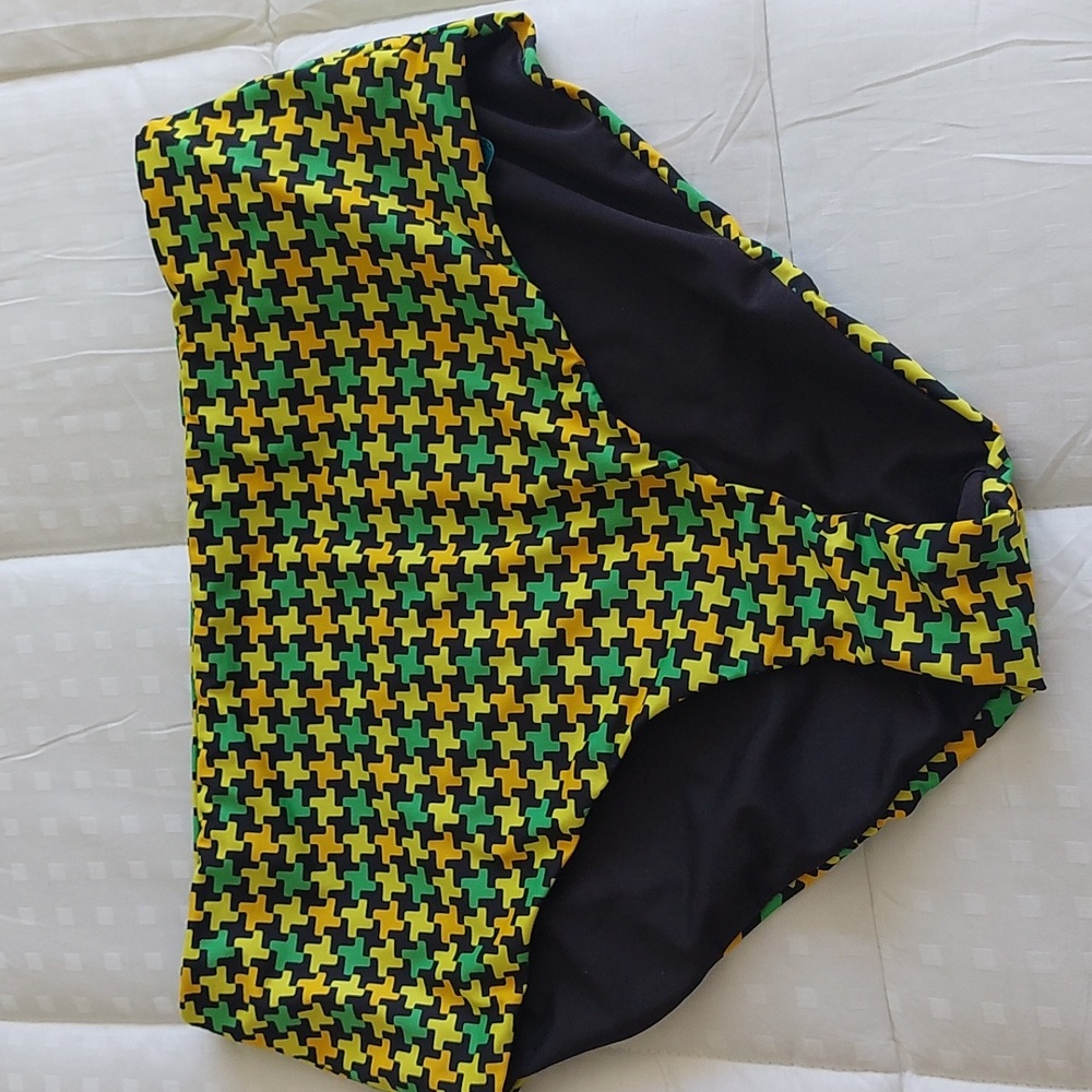 NWT, Bikini bottom, size L  but It says size XL but will fit size L